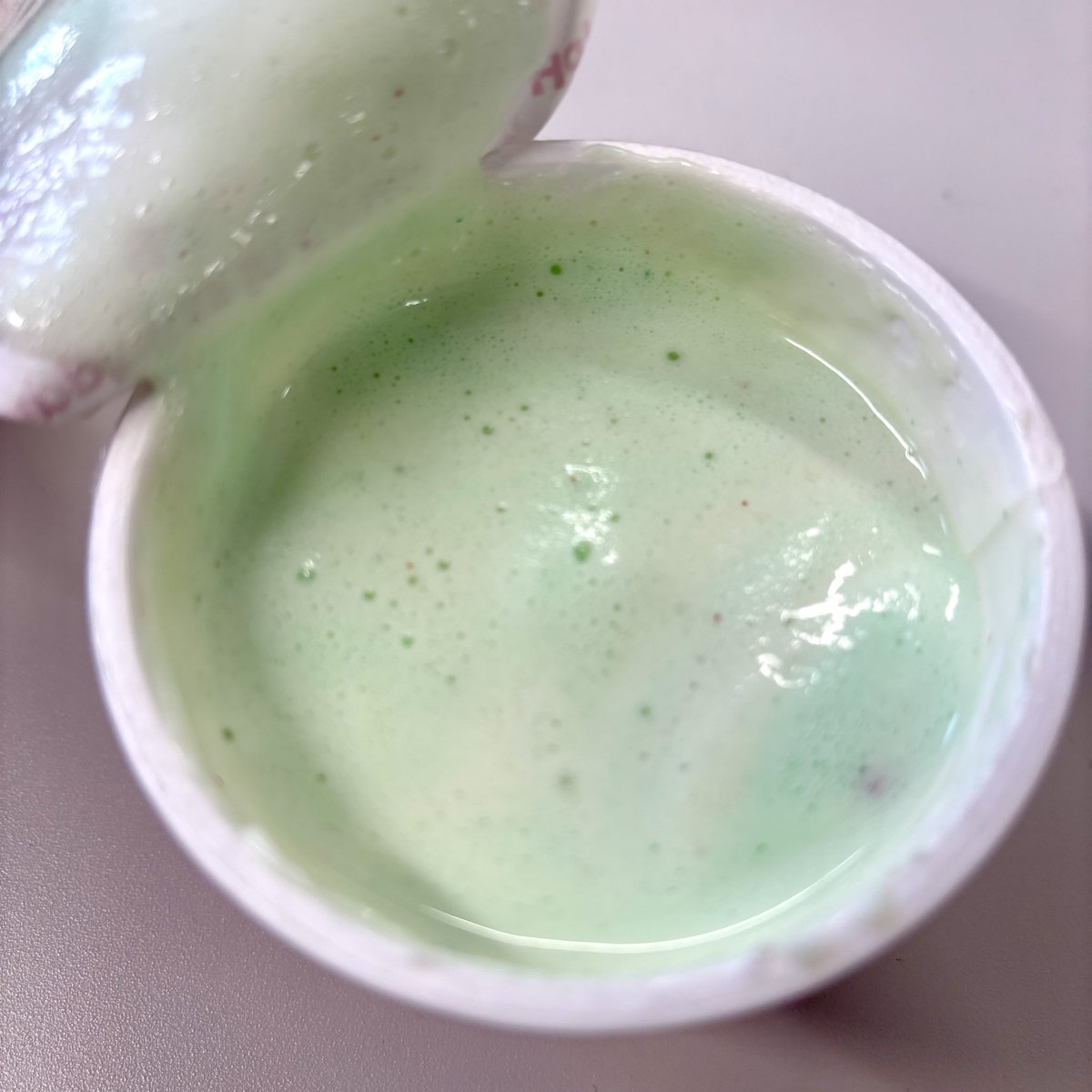 ビジネスホテルの冷凍庫………
だと思っていたところは、
冷蔵庫だったみたいだ。