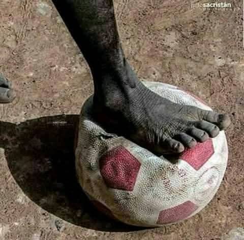Jkchemboy's tweet photo. @CAFCofficial Sichenje to Charlton players: Endeni mbele mniachie defense https://t.co/ziV9WiW6lO