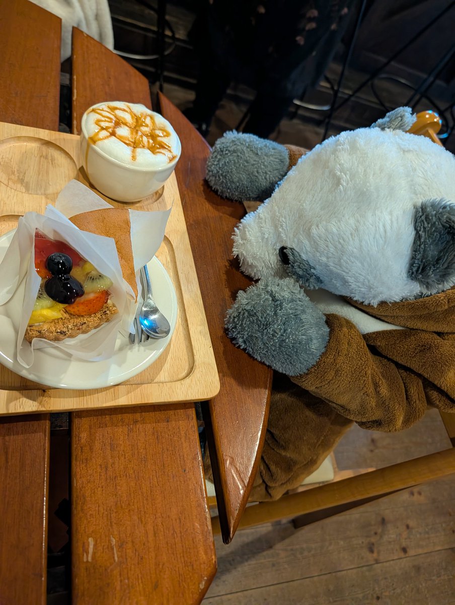 Pupepo08's tweet photo. #ぬい撮り  #ぬいぐるみ
ぷぺぽとケーキ屋さんに行きました
移動に��れてちょっと不機嫌だけどケーキ食べてすぐにご機嫌になりました https://t.co/fnjepeonc1
