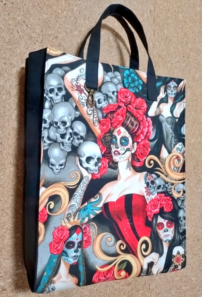 アレキサンダー・ヘンリーの生地でトートバッグを作ったよ👜 両側の布