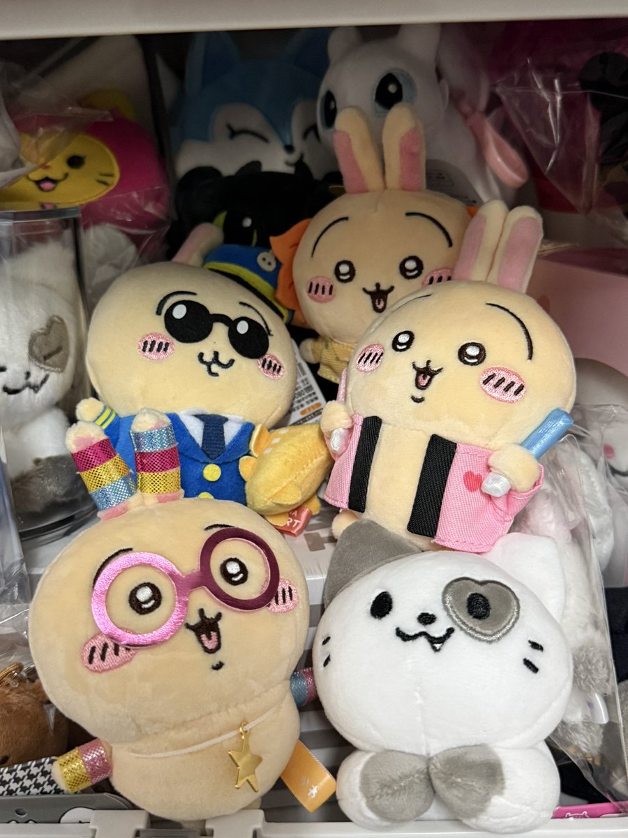 說好只需要一隻兔兔ㄉ
怎麽也默默增生了😅😅😅😅