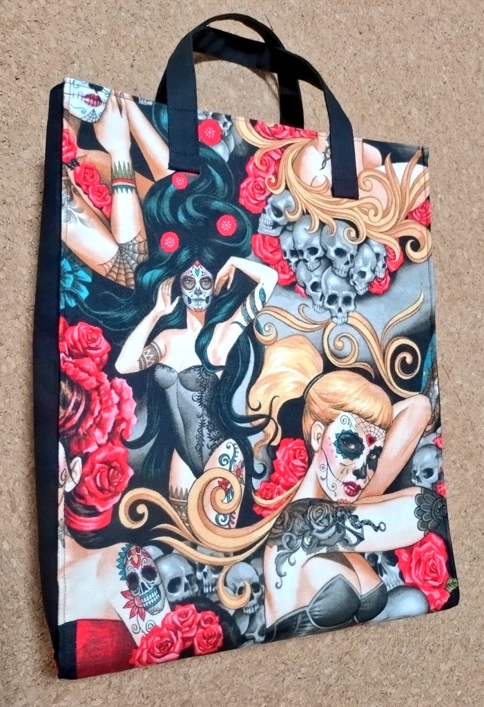 アレキサンダー・ヘンリーの生地でトートバッグを作ったよ👜 両側の布