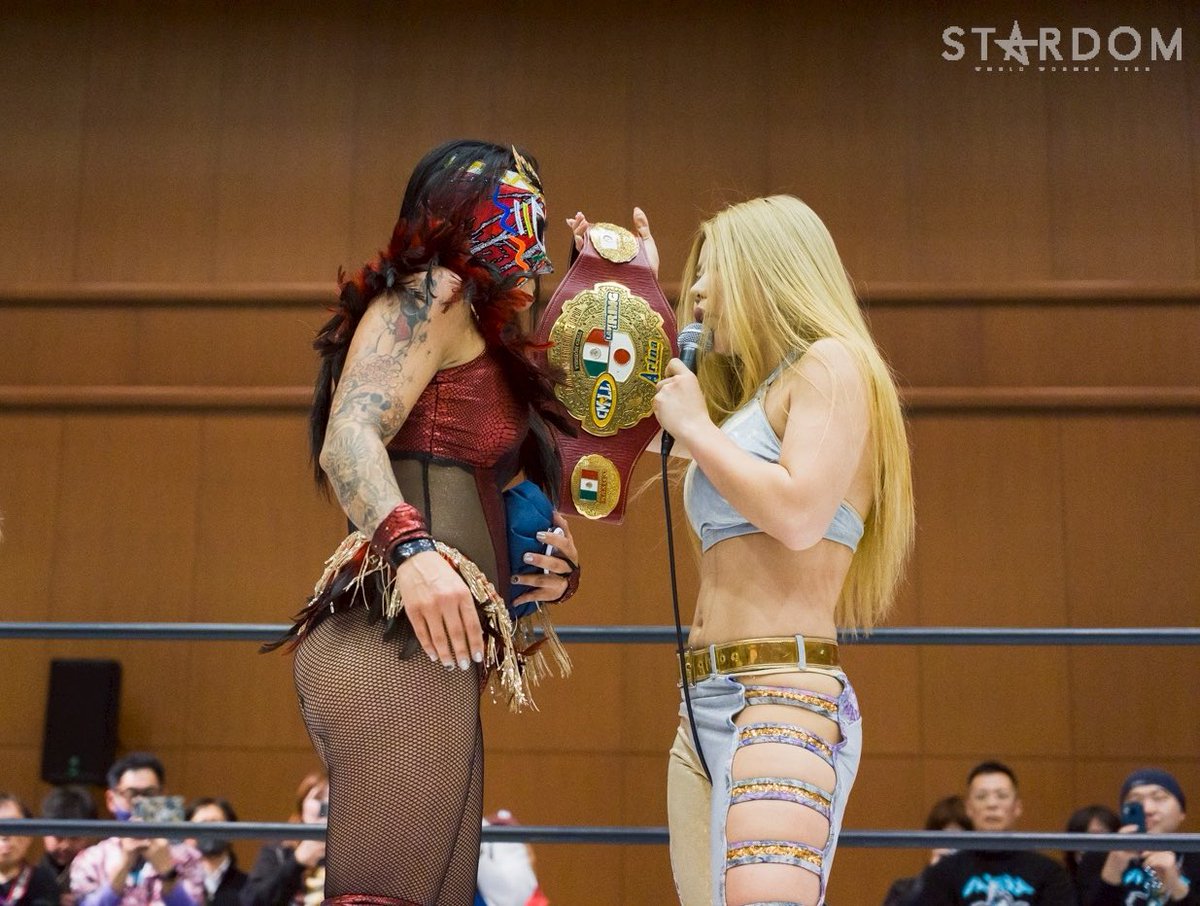 i love whenever she looks like a killer