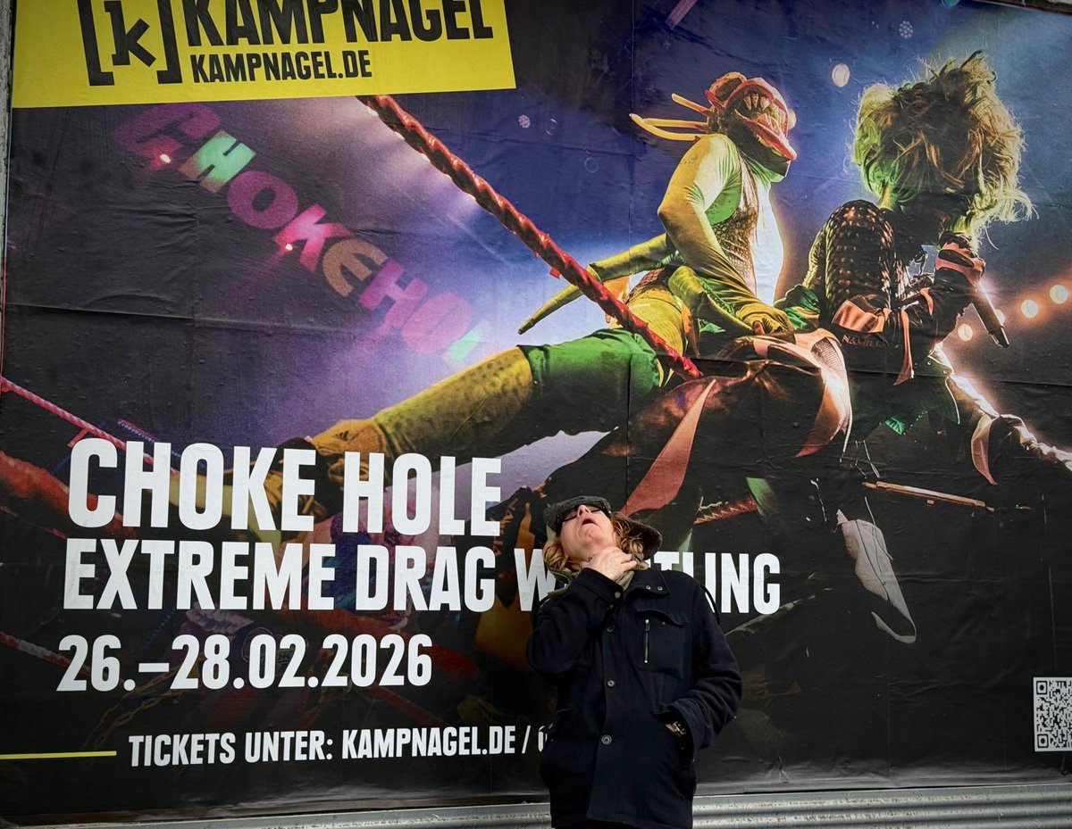 vinnypeculiar's tweet image. Now there’s a thing…#extremedragwrestling #hamburg #giglife