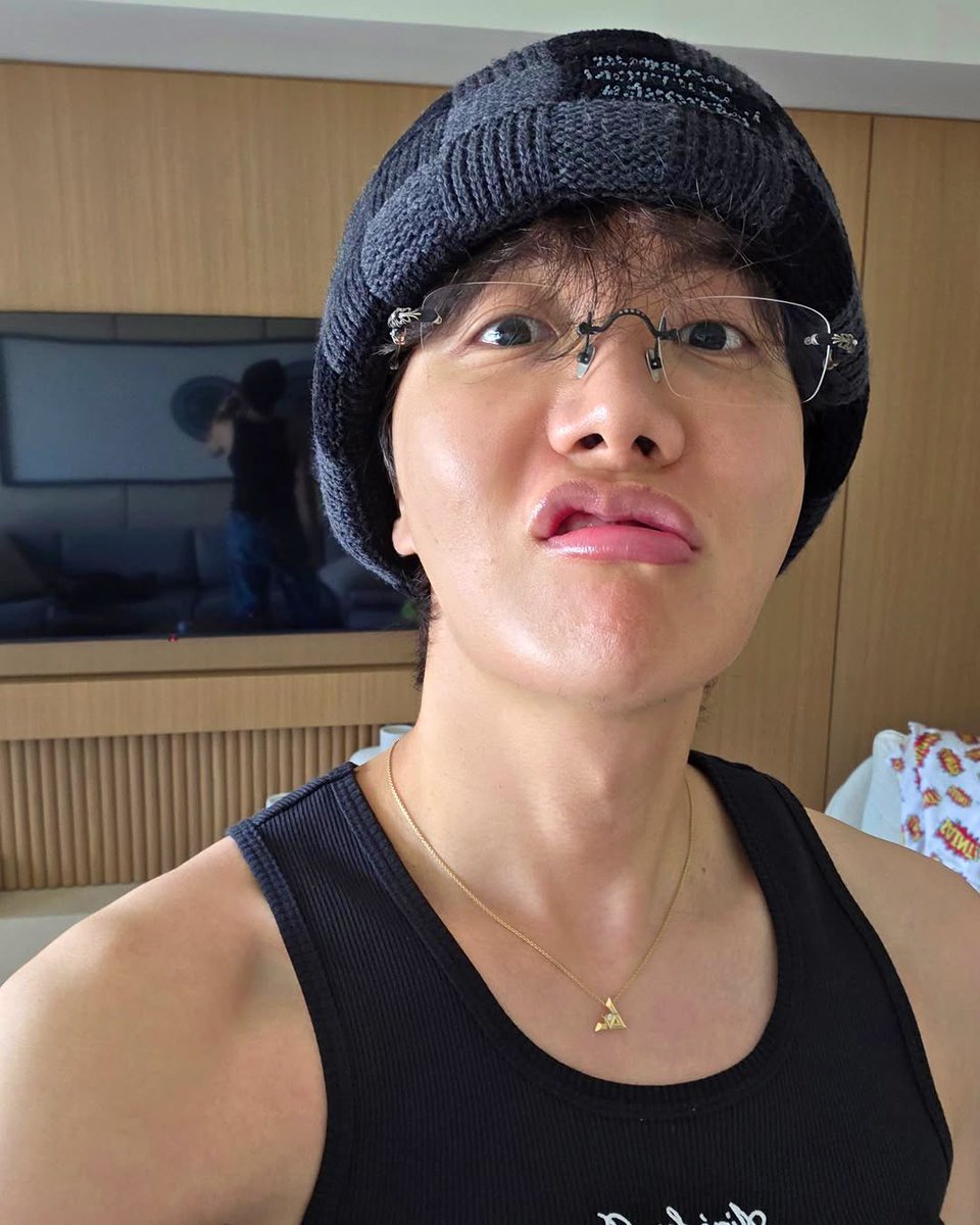 one of his hottest selcas ever for me 😋