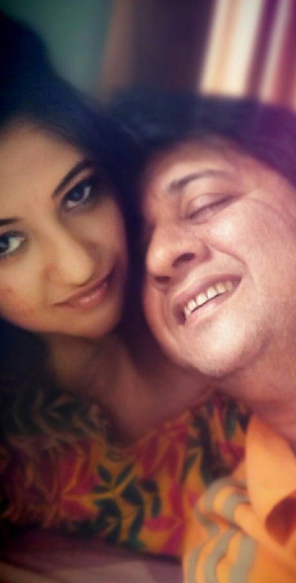 bappa_manojit's tweet photo. "ভালোবাসা কখনো হারায় না, সে রয়ে যায় হৃদয়ের গোপন কোণে।”— 
#rabindranaththakur #gitanjali https://t.co/j5mct1bF9r