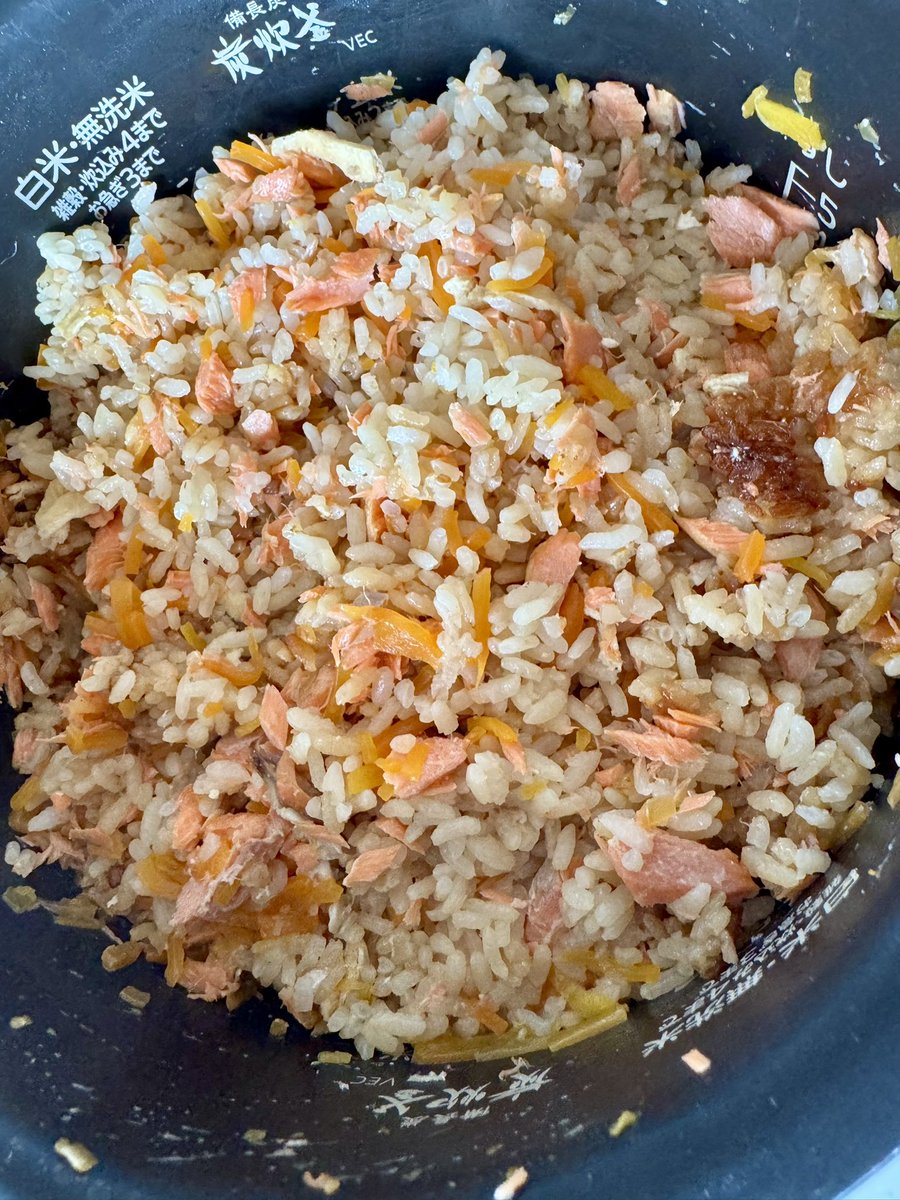 ff_cloud23's tweet photo. 今朝なんとなく鮭が食べたくなり
思いつきで炊き込みご飯！
うまかったー(*´༥` *)
少し前に至高きのこご飯で
炊き込みご飯したばったやけど。笑 https://t.co/ItRR7reEcK