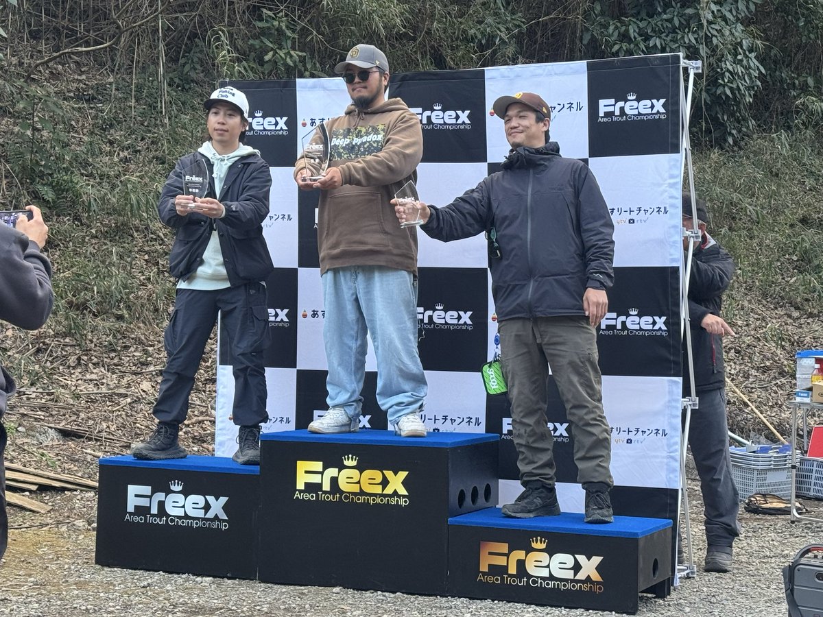 3_timao's tweet photo. 今日はfreexジョイバレー戦へ🐟
予選からエステル0.3号でグラビティ1.35gとダディ1.2で耐えな展開で決勝は耐えてた釣りがパターンとなりました🏆
９割が1.35gで釣れて嬉しかったです！
参加された皆様運営様ありがとうございました！お疲れ様でした！
#DeepParadox
#Gravity135
#18松本白金
#学人塗り https://t.co/mwedBVUaEl