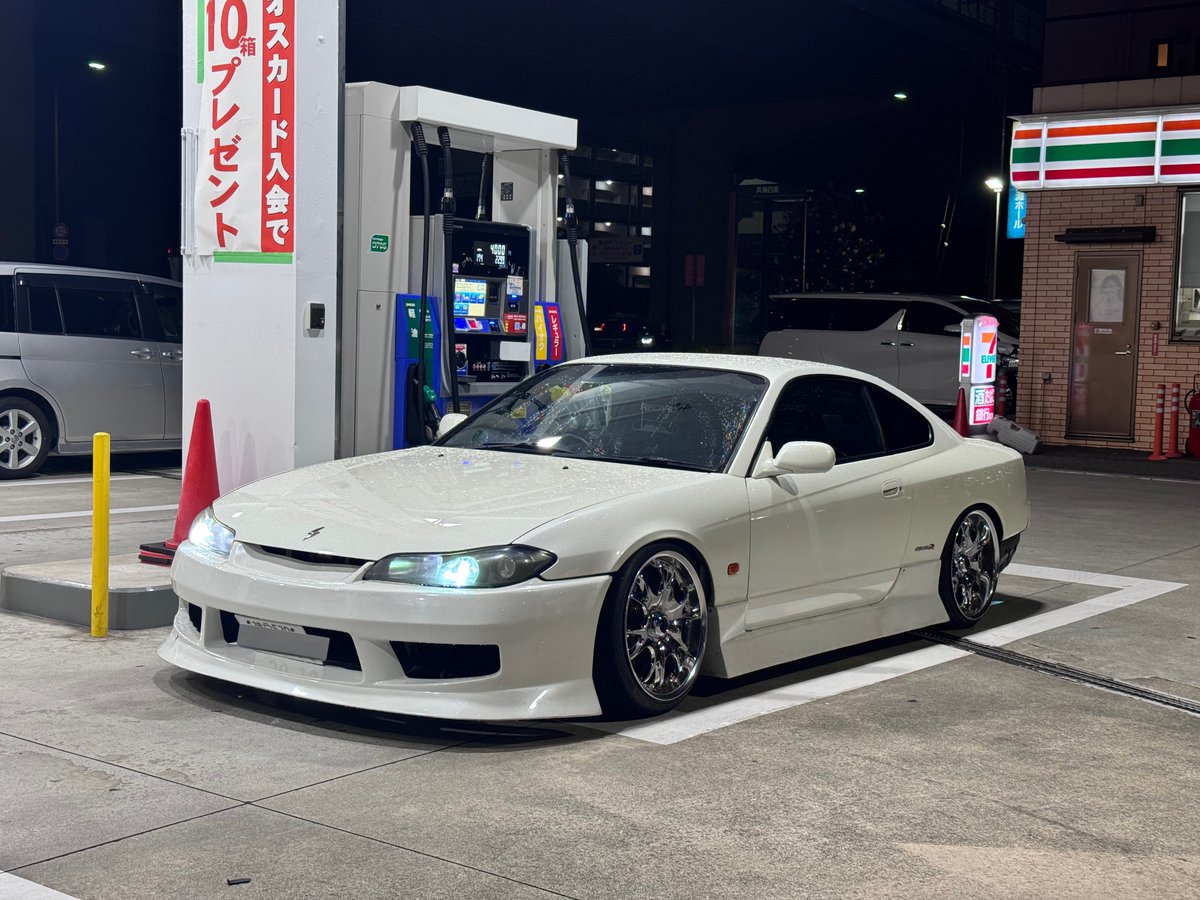 Ryoyas15's tweet photo. Rays Victrix freeger
先輩から買わせていただいたから履いてるけど被った事ない笑
Vip系のホイールやけどシルビアにも結構似合ってるよね🧐

 #あなたのホイール教えて見た人もやる https://t.co/dyVsd6WrJb