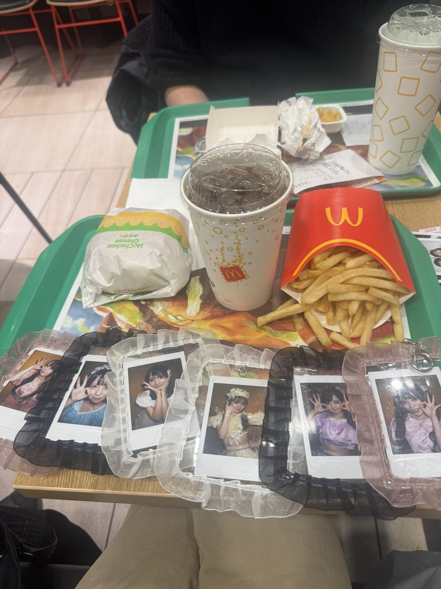 さっきチェキツイするために写真撮ってたら知らない隣の方(年配の女性