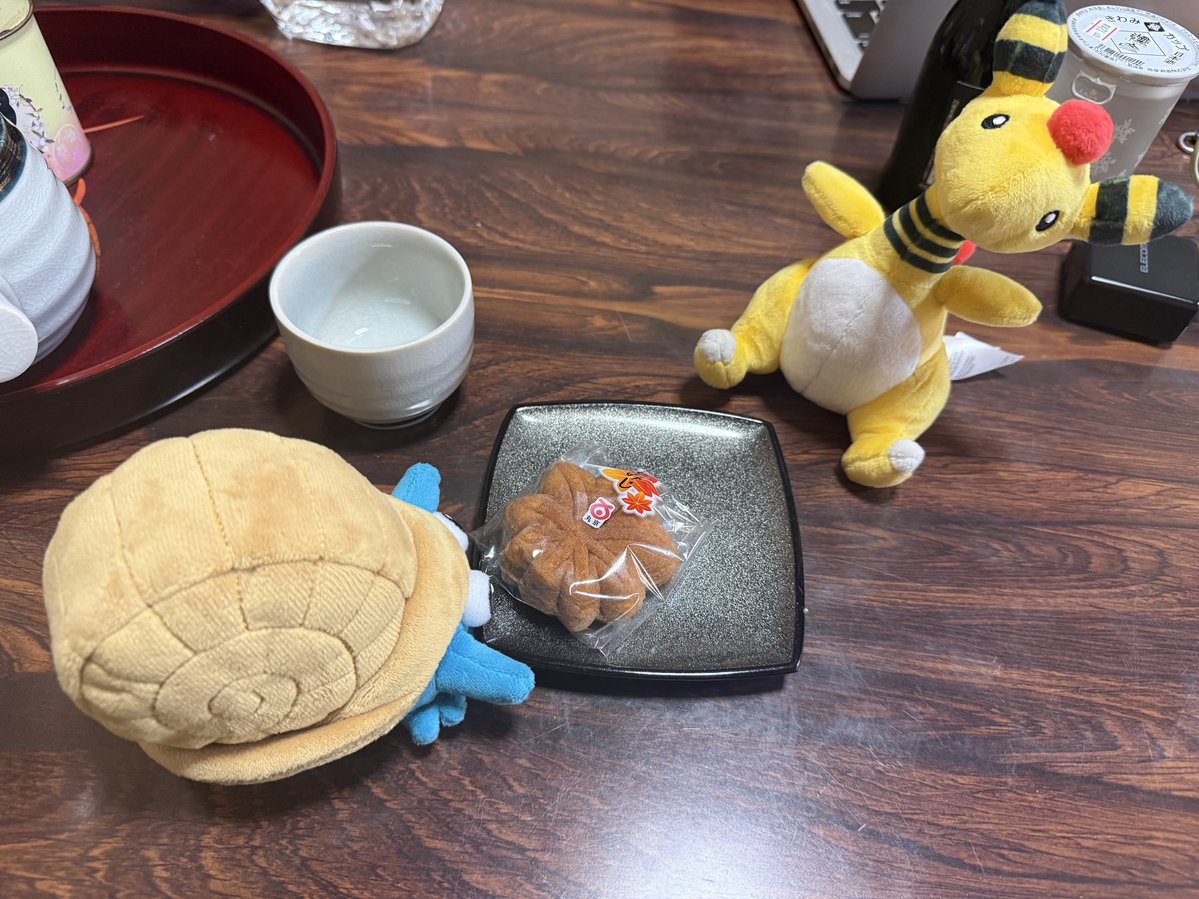 おやつ狙われてます