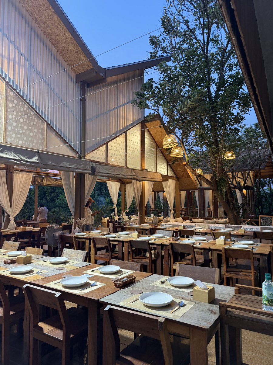 SolSkipperCo's tweet photo. It’s time for 
DIAMOND DINNER💎🍴✨

MEWLION DIAMOND DINNER

@MSuppasit 
#MewSuppasit 
#DiamondMewDinner https://t.co/TSLKbEdkNK
