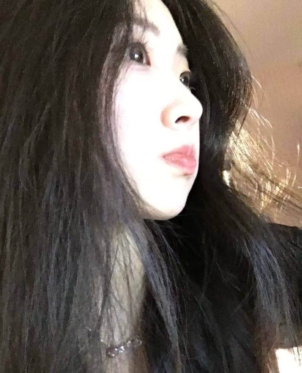 ScifytechC's tweet photo. 我没让他肏屄，
可床上还是给他舔屁眼啦。
他那屁眼毛多到不行，
还说我吸太用力扯疼了。
拜托，
男的想被舔屁眼时，
下次记得脱毛好不好！
#反差 #母狗 #Wataa https://t.co/RqWhlUOqxg