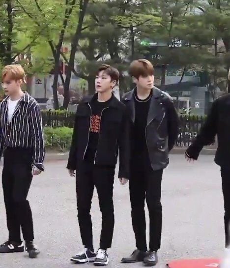 พี่แจฮยอนแทบจะสิงน้องเตนล์อยู่แล้ว 55555