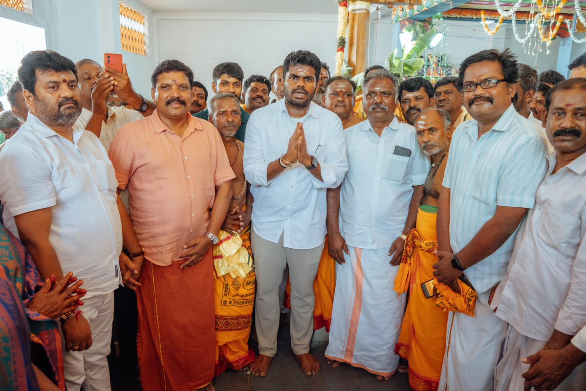 இறைவனின் பேரருளால் இன்று ஒரே நாளில் மூன்று கோயில்களின் கும்பாபிஷேக பெருவிழாக்களில் கலந்து கொள்ளும் புண்ணியம் கிடைத்ததை எனக்குக் கிடைத்த பெரும் பாக்கியமாக கருதுகிறேன்.

கோயம்புத்தூர் மாவட்டம் சிங்காநல்லூரில் அமைந்துள்ள அருள்மிகு அம்பாள் ராஜராஜேஸ்வரி ஸ்ரீ பட்டத்தரசி அம்மன்