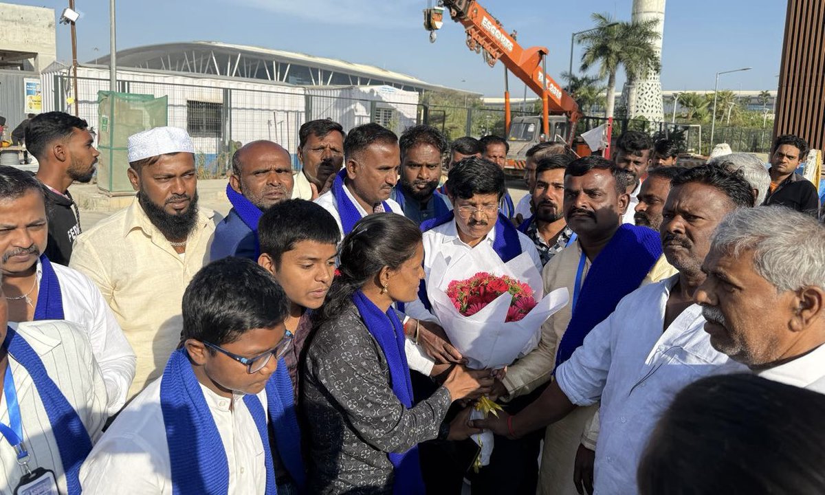 आज बेंगळुरू दौऱ्यावर असताना बेंगळुरू विमानतळावर रिपब्लिकन सेनेच्या कार्यकर्त्यांनी अतिशय उत्साहात माझे स्वागत केले. या मनापासून केलेल्या प्रेमळ व उत्स्फूर्त स्वागताबद्दल रिपब्लिकन सेना, बेंगळुरू येथील सर्व कार्यकर्त्यांचे मी मनःपूर्वक आभार व्यक्त करतो.