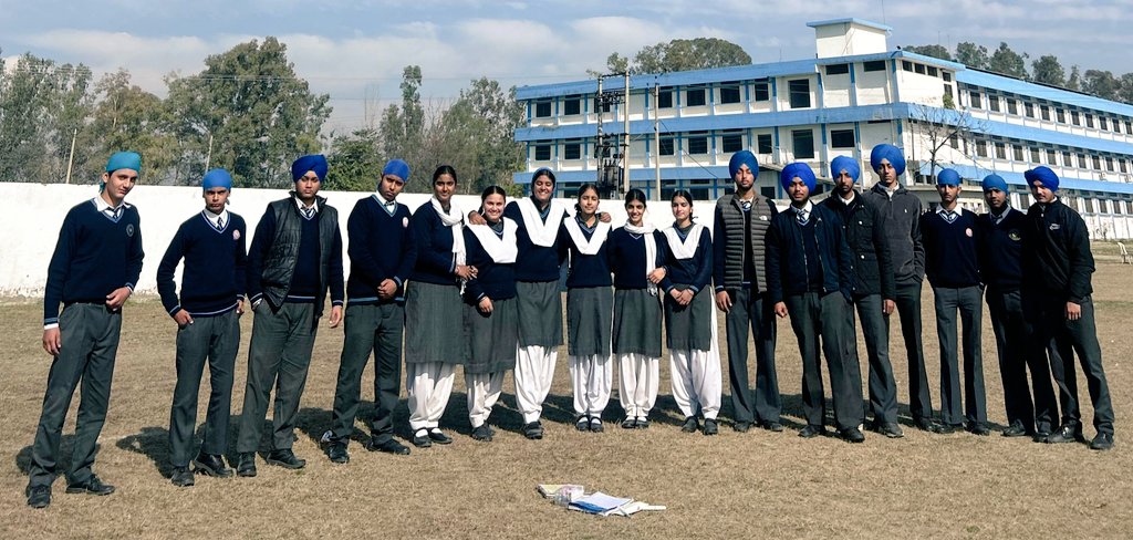 kapildev_lambra's tweet photo. The school gave us precious memories that are truly priceless, from the first day to the last school bell. https://t.co/gw7sgpDJUe