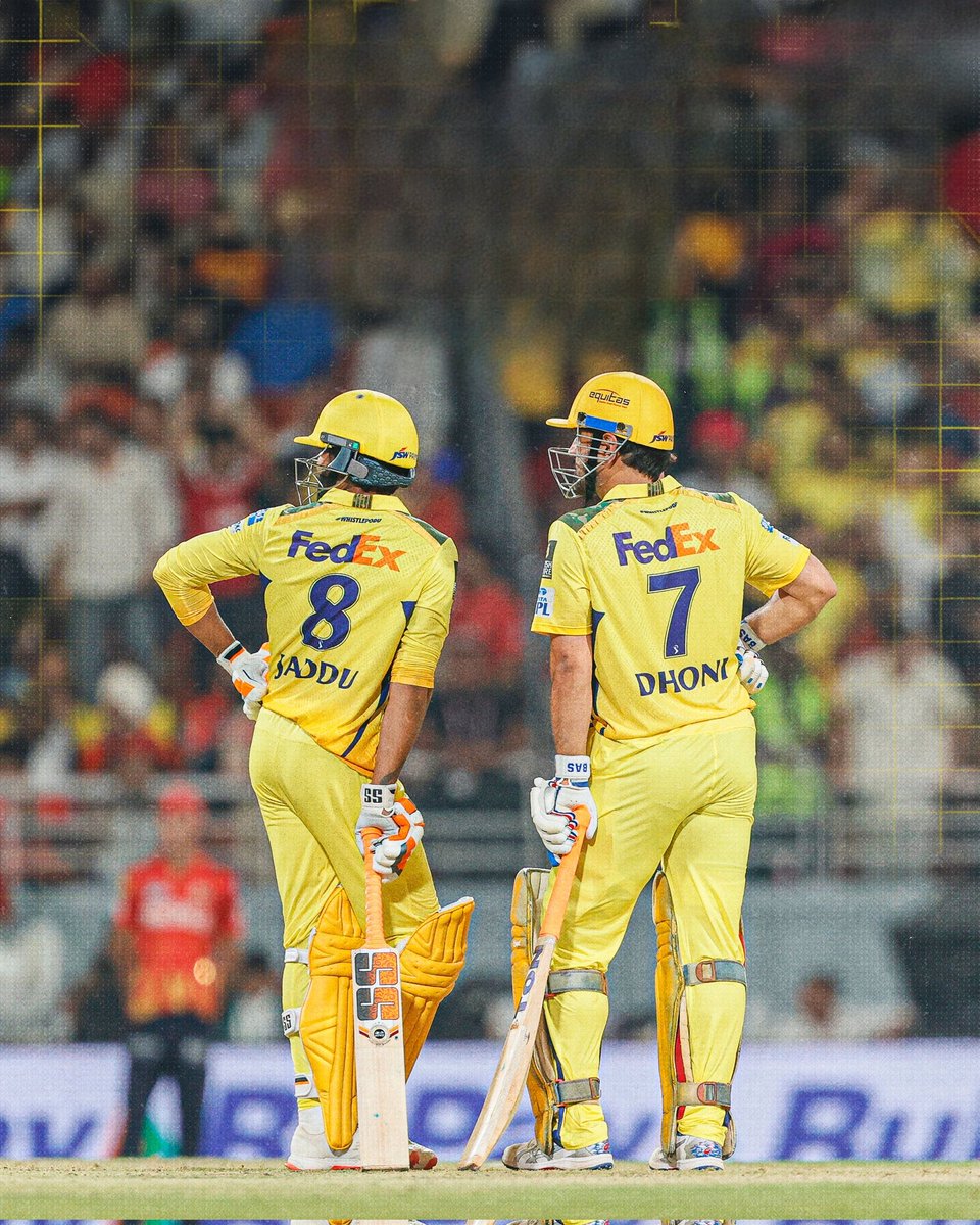 lee_me_vijay's tweet photo. Maybe again in a another universe...

#Thala × #Thalapathy 
#RJ8 × #MSD7 https://t.co/Qh8MlvpNho