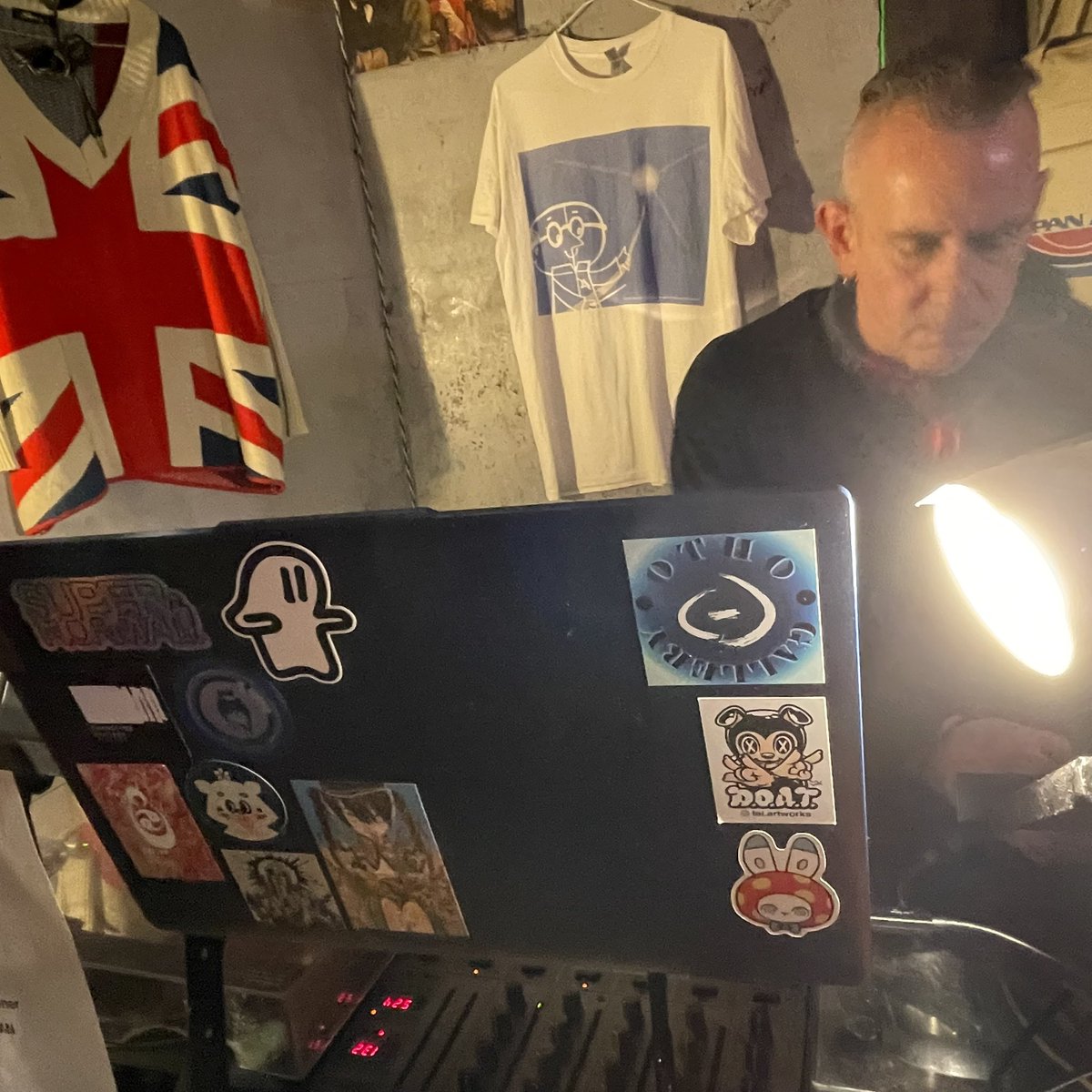 ラストスパート✨
クラフトワーク、ロボットのなんか
ぶっ飛んだ凄いのがかかってますwww

I AM ELECTRO