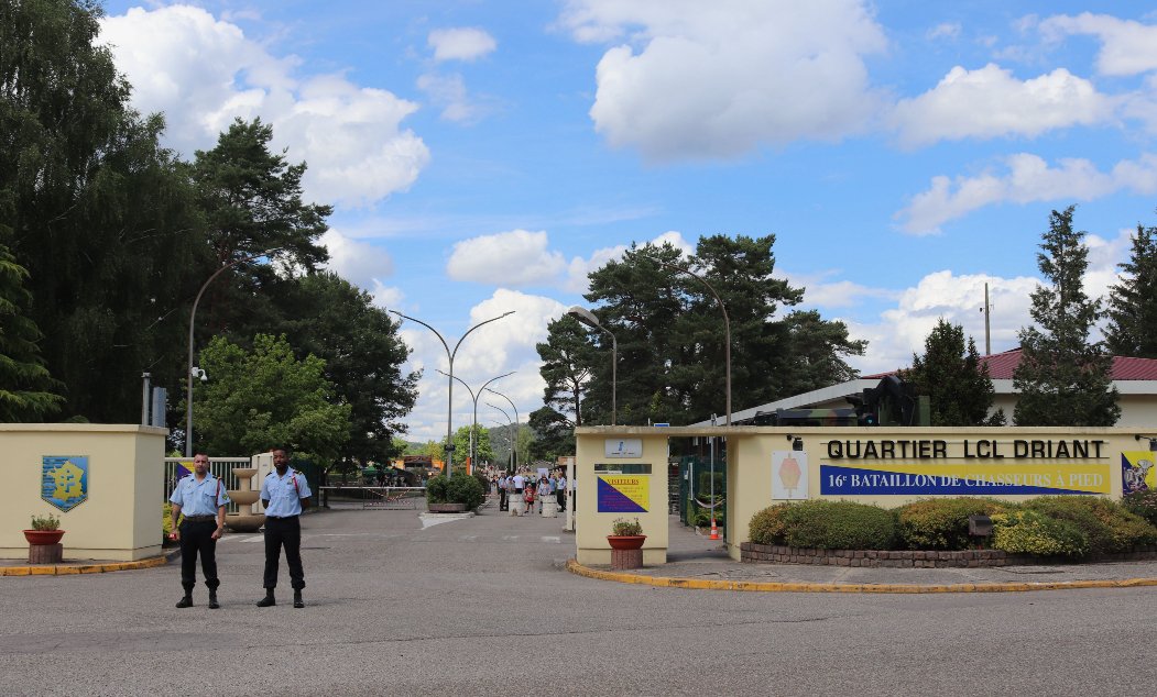 Hebdo57's tweet image. La #garnison de #Bitche exerce une influence économique locale sur plus de deux mille personnes
➡️ ami-hebdo.com/la-garnison-de…