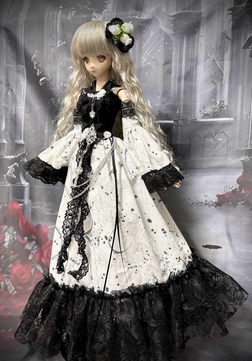 ドールショウ77 頒布品紹介1 DDM胸用ビスチェドレス 各¥6500 着脱簡単