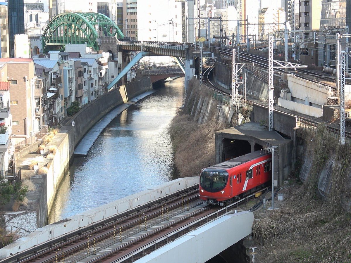 「ウルトラQ」バルンガのエンディング。
お茶の水の聖橋。
