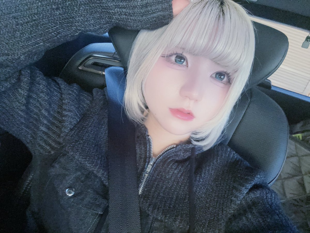 今日も可愛いよね❔🐈‍⬛🤍