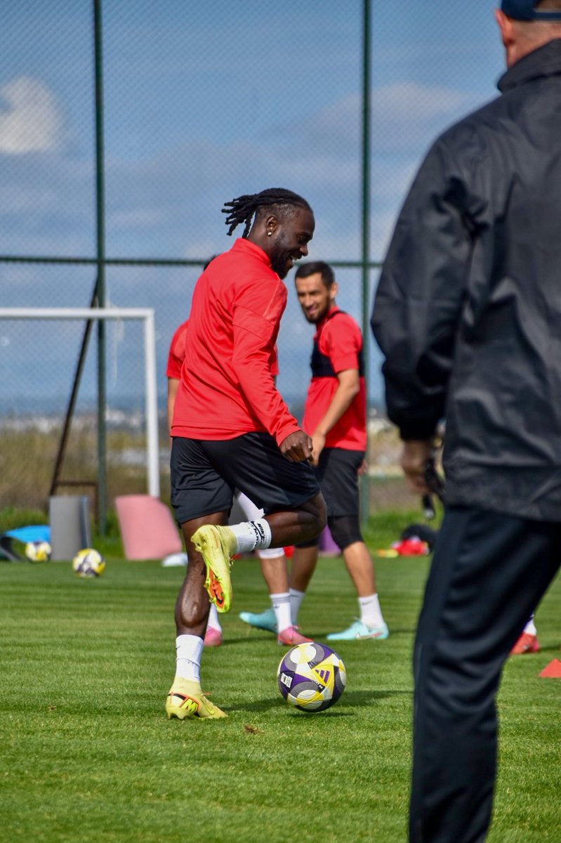 Victor Moses tweet media