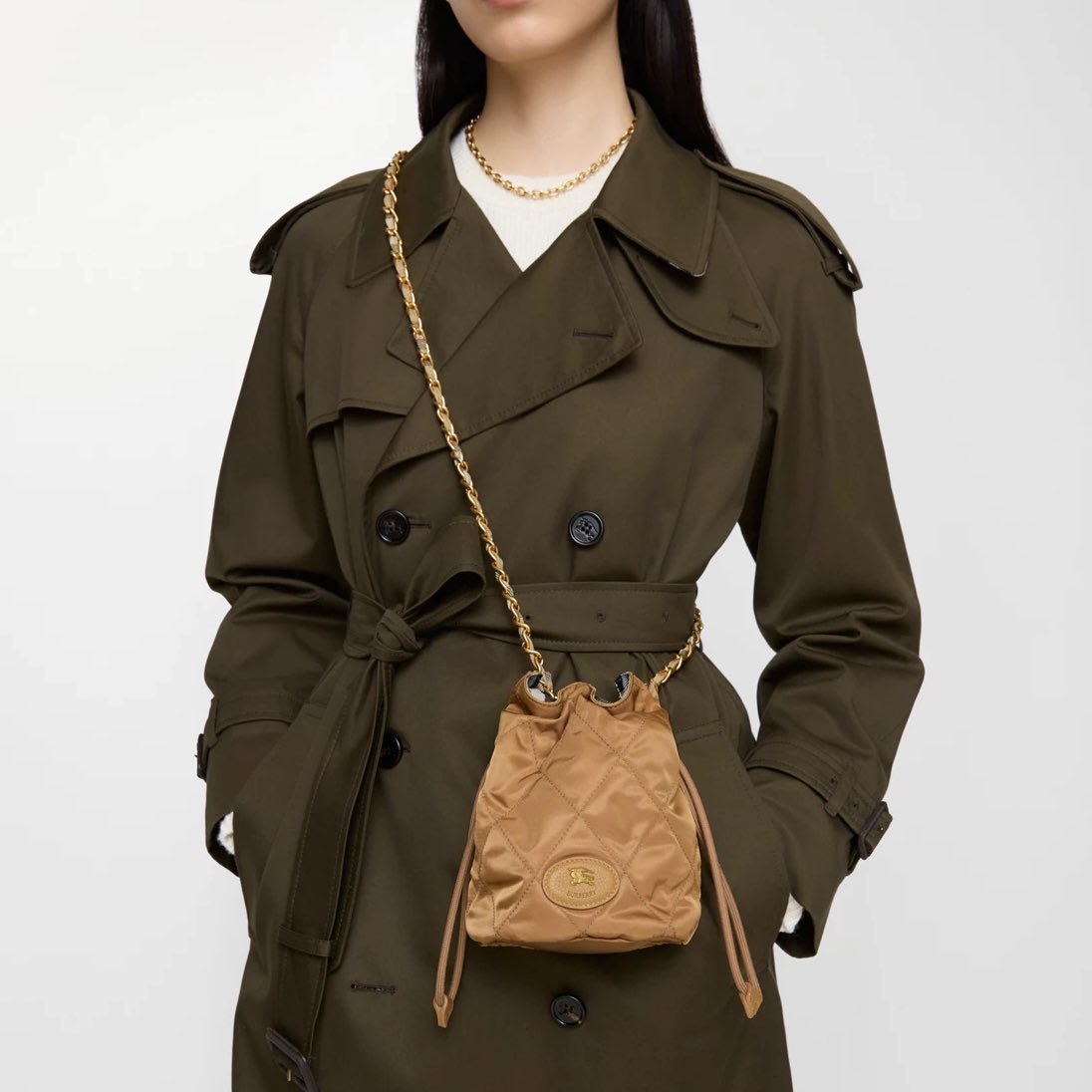 vF5Q4cou1GTYDie's tweet photo. Burberryのリバーシブルバッグ可愛い✍🏻💫 https://t.co/AwypeQqIKg
