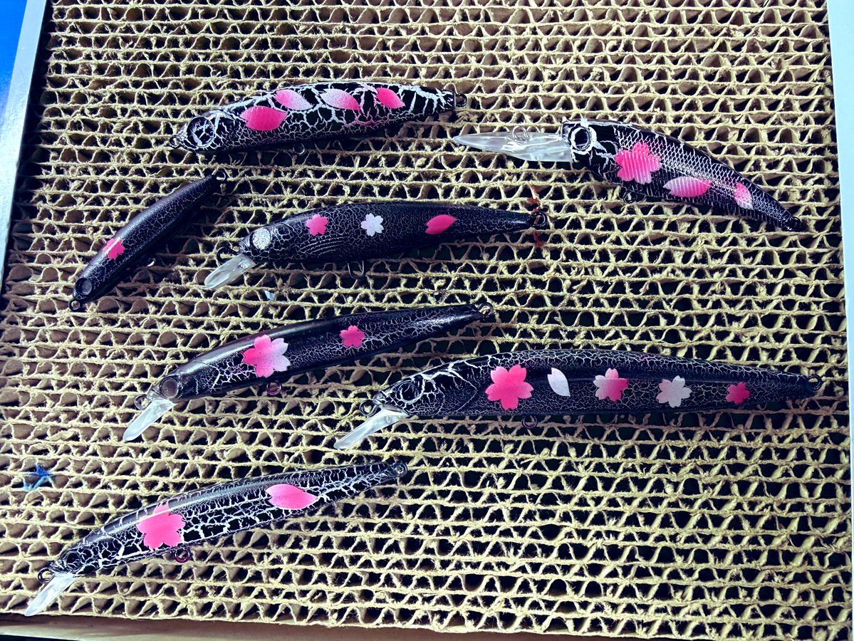 桜柄のクラック塗装