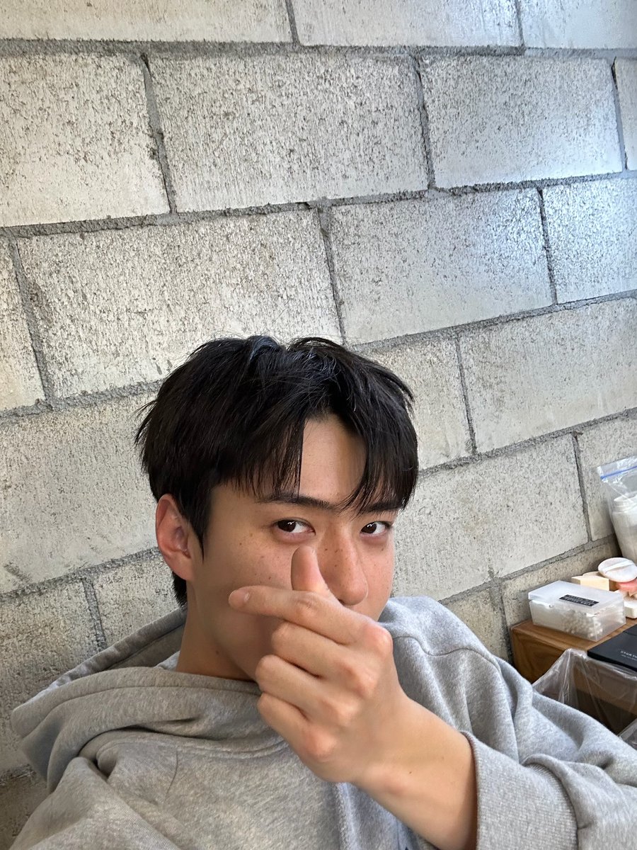 260222 Sehun 🐥🧼💌 #세훈버블 

“Did you nom nom well for dinner (cutely)”
“You should digest it before you lie down”
“Kyokyokyokyokyo (cutieful laugh)”
“[New selfie] 🤳🏻”
“I don’t really take selfies, so I don’t have any photos. I only barely managed to find one..”