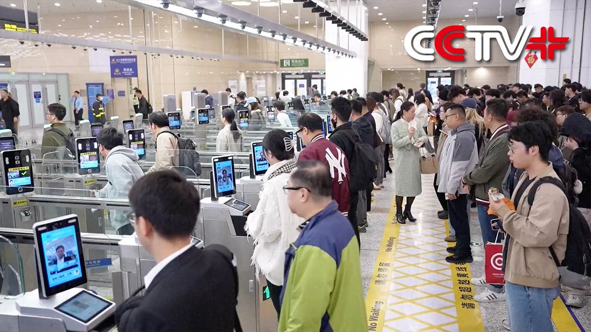 CCTV_Plus's tweet image. China's Hengqin Port handled 720,000 passenger entries and exits in seven days of the Spring Festival holiday, seeing a growth of 27.7 percent year on year. #SpringFestival2026  #ChineseNewYear #Yearofthehorse
cctvplus.com/news/20260222/…