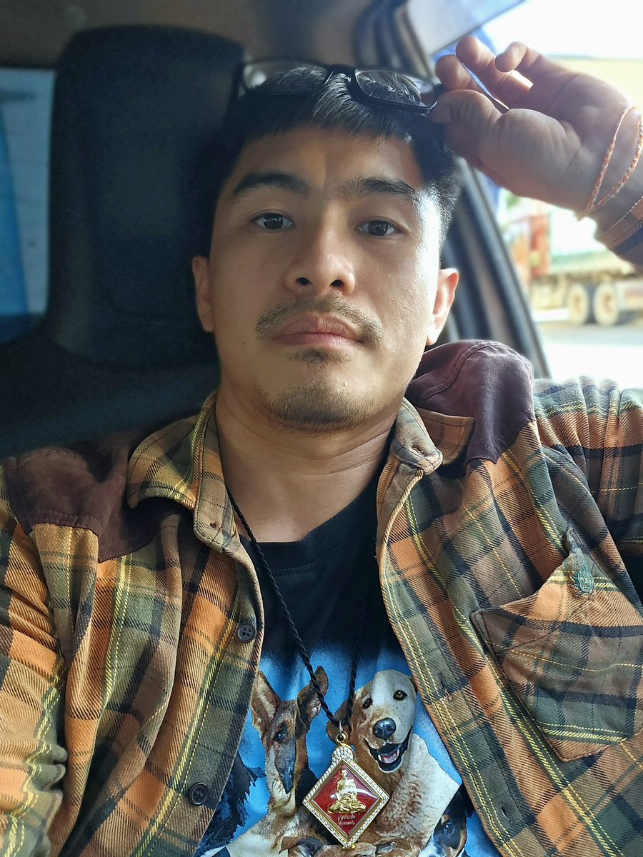 ສຸລິສັກ tweet media