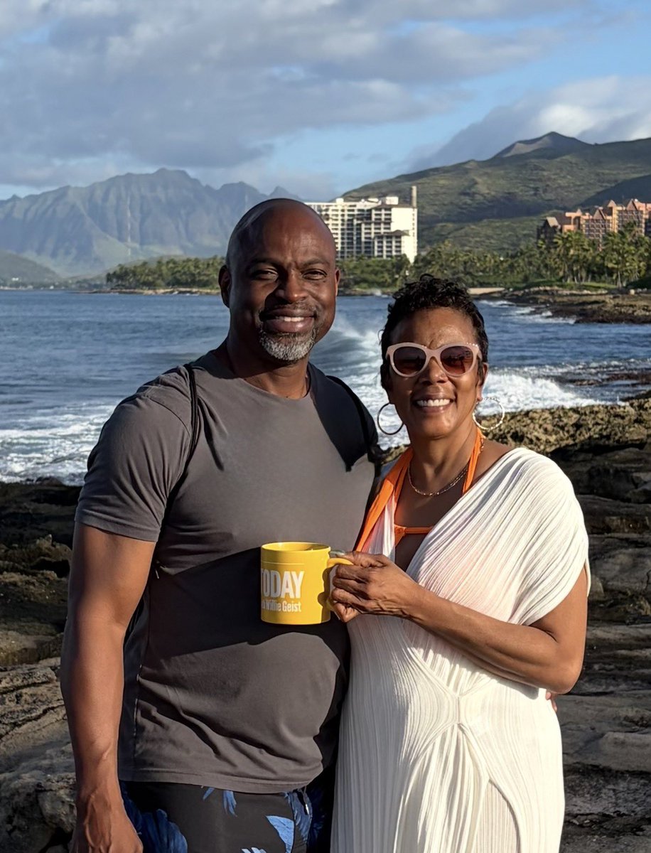 nataliesoftly's tweet photo. Aaron and Natalie enjoying a beautiful morning on the beach at Kapolei, Oahu, Hawaii. #SundayToday #sundayvibes #Hawaii https://t.co/ANB6C5CRNZ