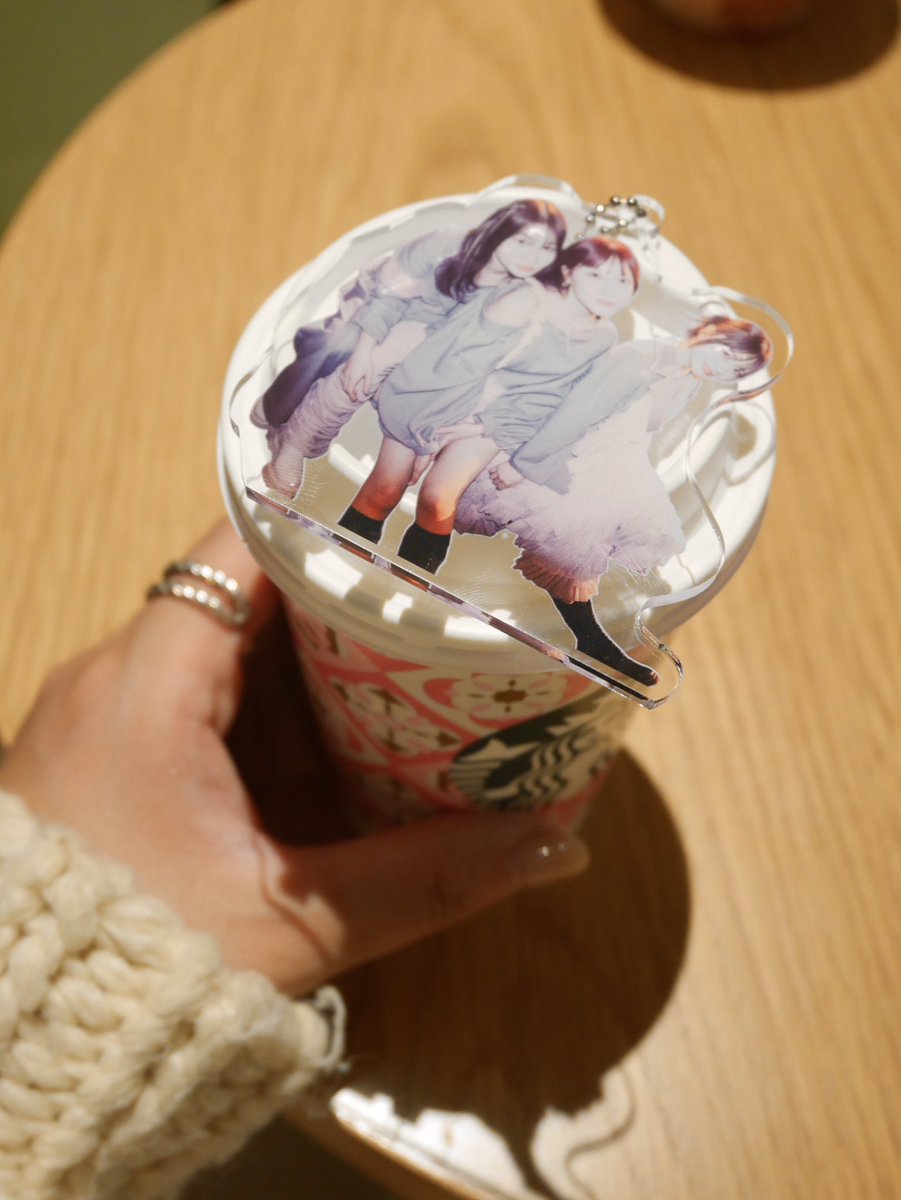 haruncho25's tweet photo. ˗ˏˋ chateau 4th anniversary
ˎˊ˗
シャトー4周年おめでとう‼︎
お土産のカードも可愛かった♡
アクキーもとってもかわいいのゲットできて嬉しかった♡
感謝状も感動しちゃった♡
@sumiredooon @aina0703 @kurosakayukako @m_ag88
#ChateauLife
#SAYN
#サイサイ https://t.co/cL1YYCFr2b