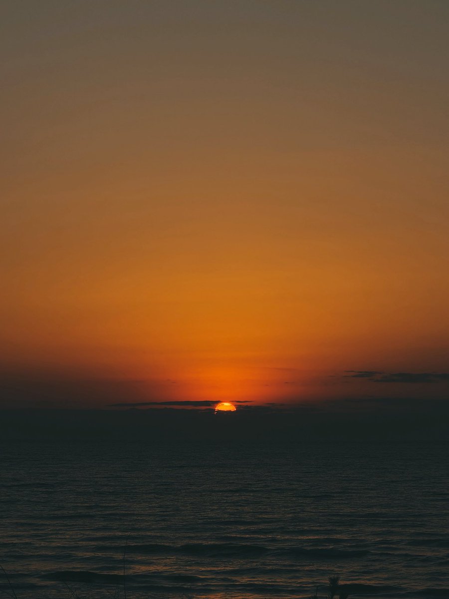 hmwrboy23's tweet photo. iPhoneでとれた夕日🌅 https://t.co/GCFIRSdhjp