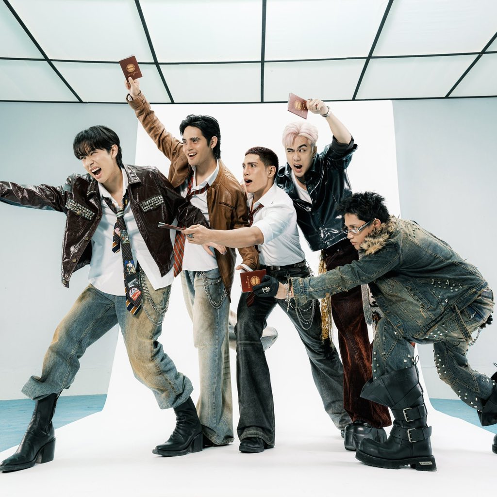 _annferrer's tweet photo. When two P-pop boy groups in the Philippines release their new MVs at the same time, why choose one when you can stream both? 🔥🇵🇭

BGYO - FRESH
SB19 - VISA

#BGYO #SB19 https://t.co/rxpVz4NoHM