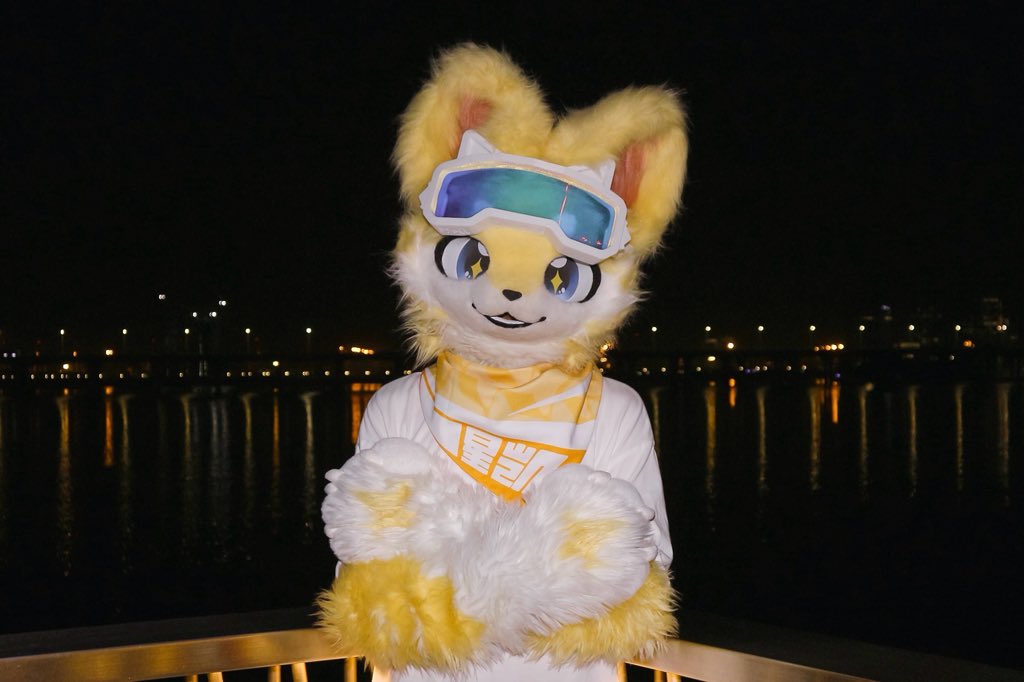XingkaiStar's tweet photo. When night falls. https://t.co/9gohIsgiLZ