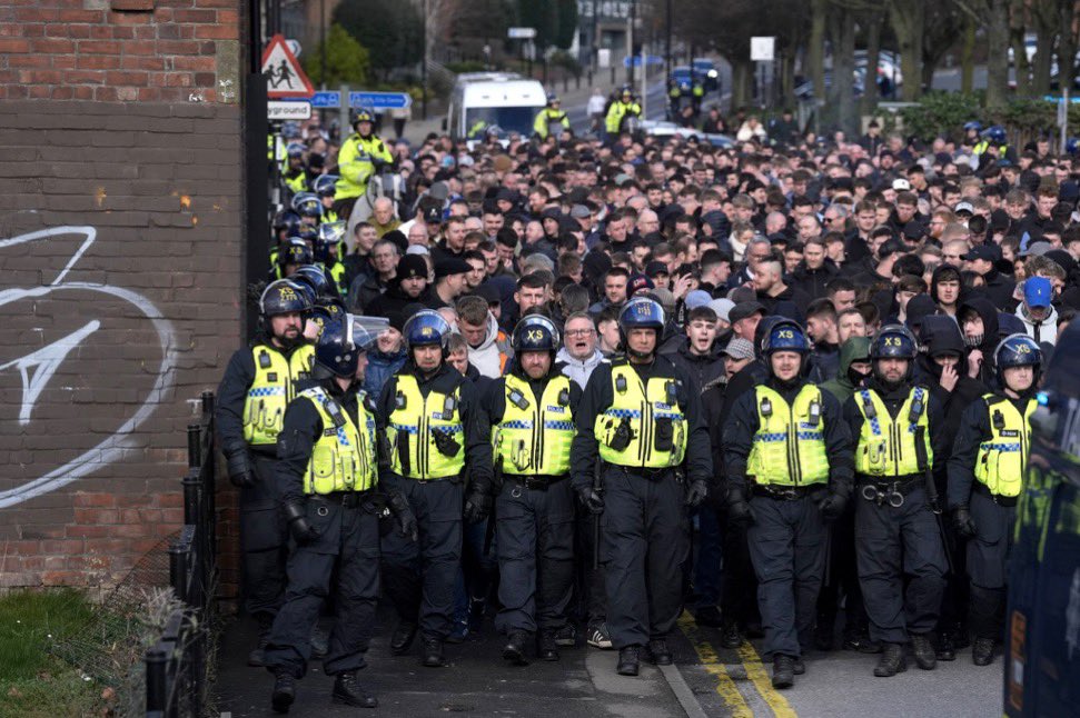 Awaydays23's tweet photo. Sheffield Wednesday en route to Sheffield United today #SWFC https://t.co/QOynOAMhh1