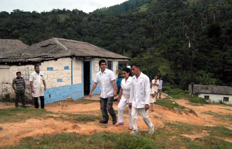 🇨🇺 El prestigio que ha ganado el Sistema Nacional de #Salud no se ha construido solo con tecnología o recursos materiales: se ha construido con el esfuerzo,  la ética, el humanismo y el sentido del deber de nuestros trabajadores.
Esa sigue siendo hoy nuestra principal fortaleza.