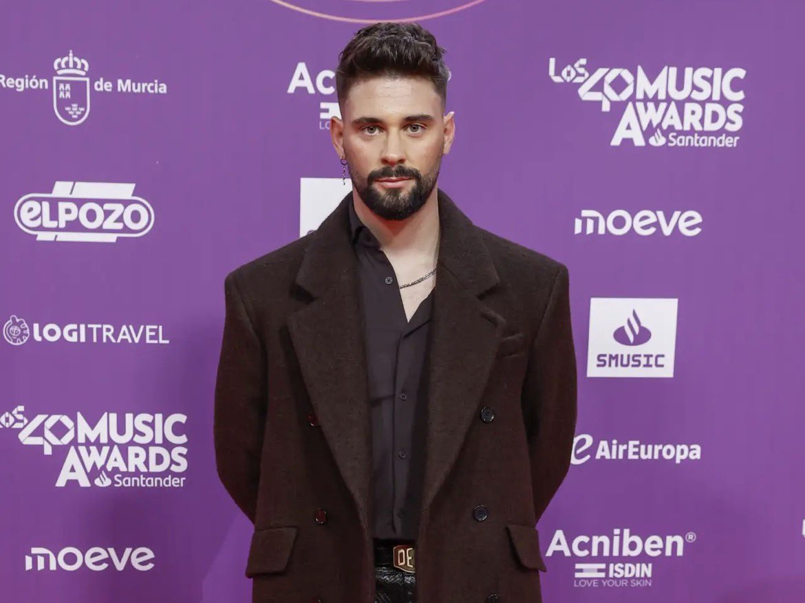 🏝️J KBELLO podría ser concursante de #Supervivientes2026

Así cuentan el rumor en Lecturas, el cantante podría formar parte del casting de este año para Supervivientes. 

No me sorprendería pero tiene pinta de perfil bastante mueble.