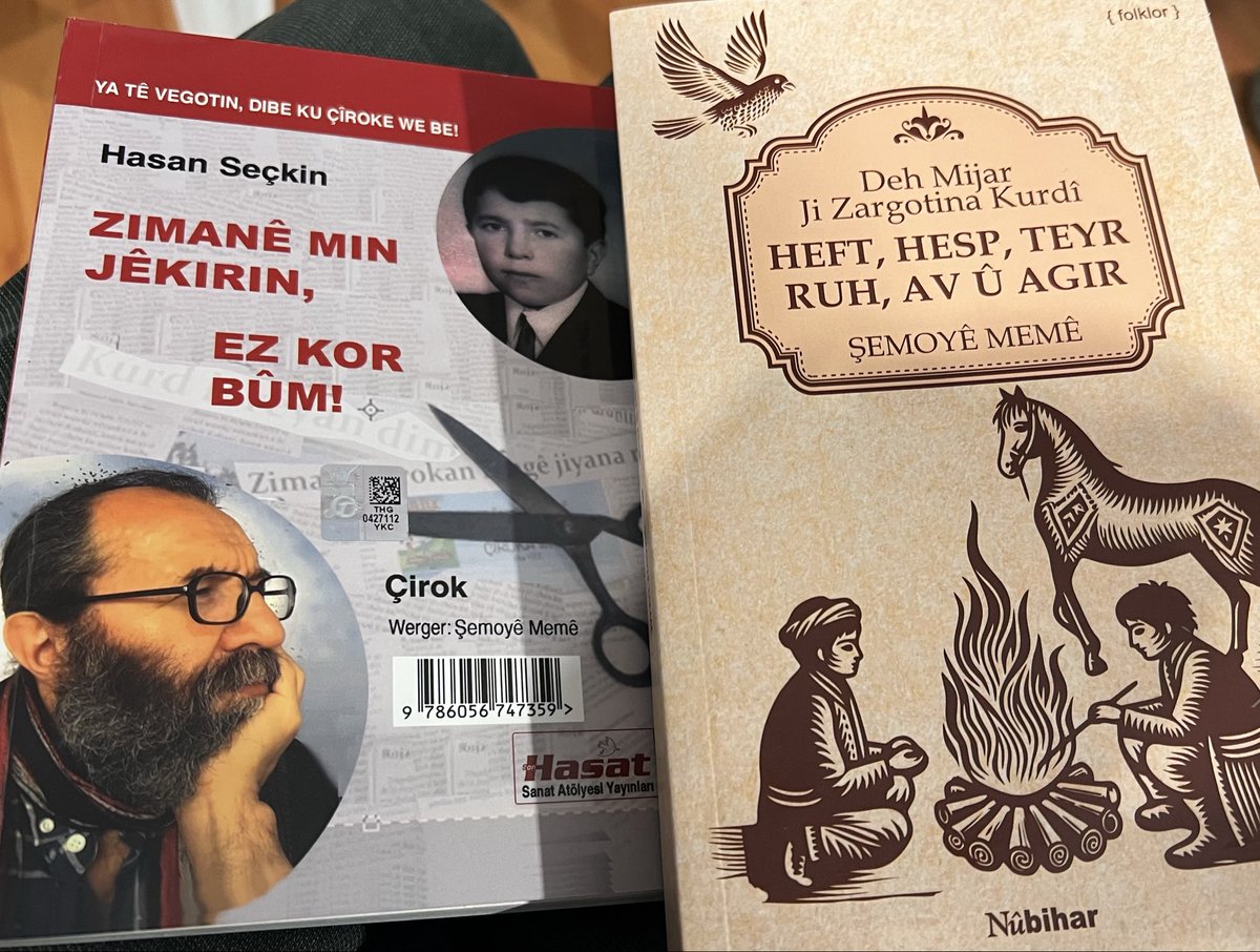 Mihemed's tweet photo. Roja Zimanê Zikmakî ya Cîhanê.

“Komeleya Stran ya Kultur û Huner” li Stenbolê bi minasebeta Roja Zimanê Zikmakî panalek di mijara zimanê  mader/zikmakî de saz kir.
Axaftinkeran hem behsa berhemên xwe kirin hem jî behsa pêwîstî û giringiya zimanê kurdî kirin. 
Divê bêjim axafina wan jî kurdî bû berhemên wan jî.
Ji aliyê çepê ve: Nivîskar Mazhar Kara, parêzer  Suphi Ozgen,  nivîskar Zerdüşt Öztürk, nivîskar-derûnînas Şemoyê Memê, şiar, nivîskar Hasan Seçkin…