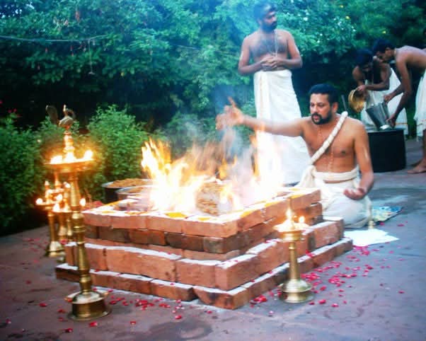 Mauna 

स्नास्यतो वरुणश्शोभां,जुह्वतोग्निःश्रियं हरेत्।
भोजने मृत्युमाप्नोति,तस्मान्मौनंत्रिषु स्मृतम् ।।(व्यासः)

The results of not observing Mauna (Or complete silence) during these three acts:
· Śrī Vāruṇa   would take away your  Light, luster, brilliance and radiance during