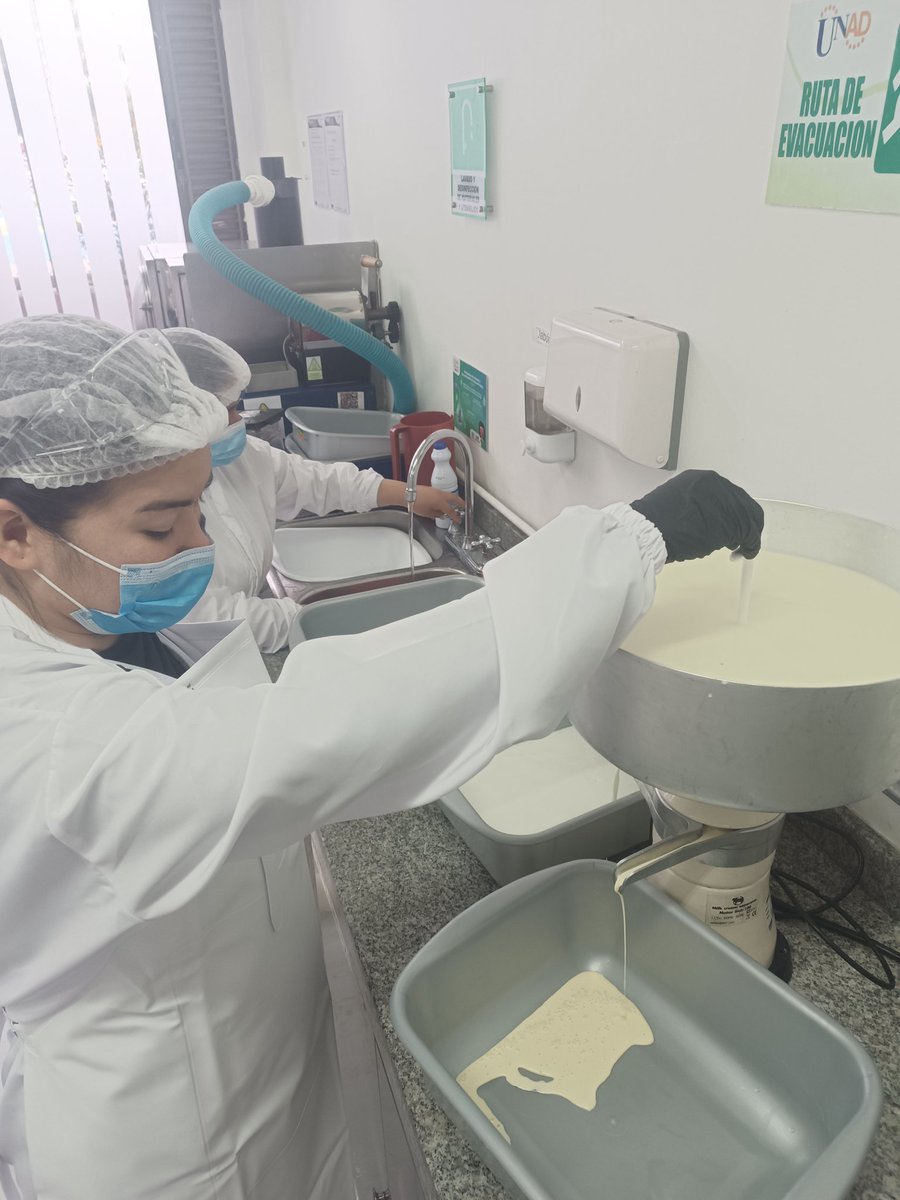 Retomando en este periodo académico la #vidauniversitariaUNAD realizando pruebas de plataforma a la leche cruda, con los estudiantes del programa Ingenieria de alimentos <a href="/AlimentosUNAD/">Alimentos UNAD</a> <a href="/UNAD_ZCBC/">UNAD Zona Centro Bogotá Cundinamarca</a>