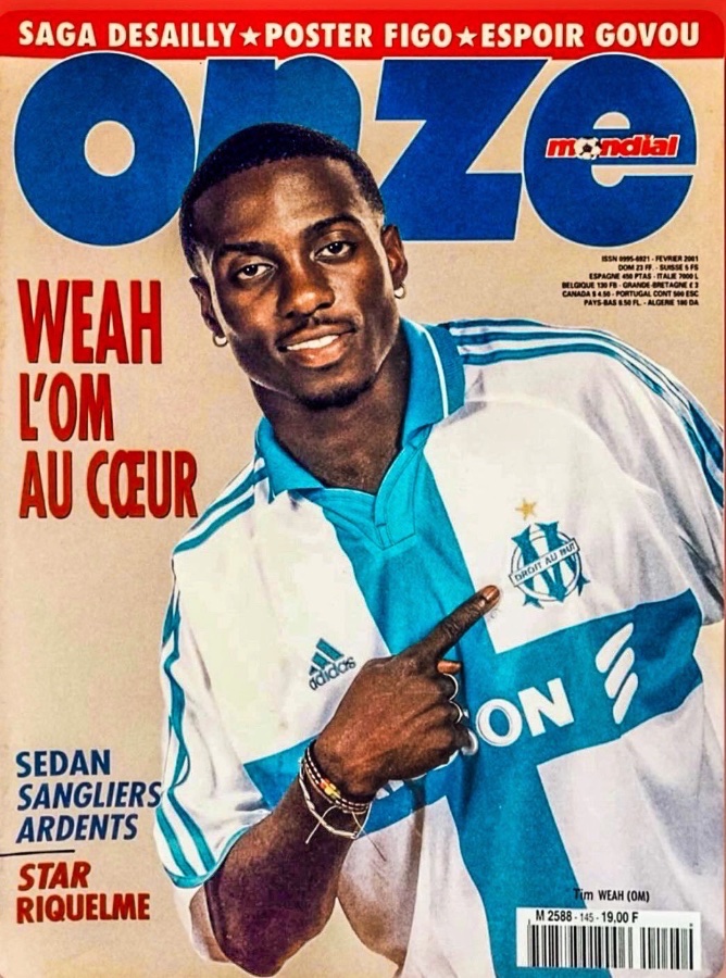 DeadlineDayLive's tweet image. 🚨 When Timothy Weah signed for Marseille, his father’s former club, French magazine Onze paid tribute to the family by recreating the legendary magazine cover from 2001. 💙🤍
