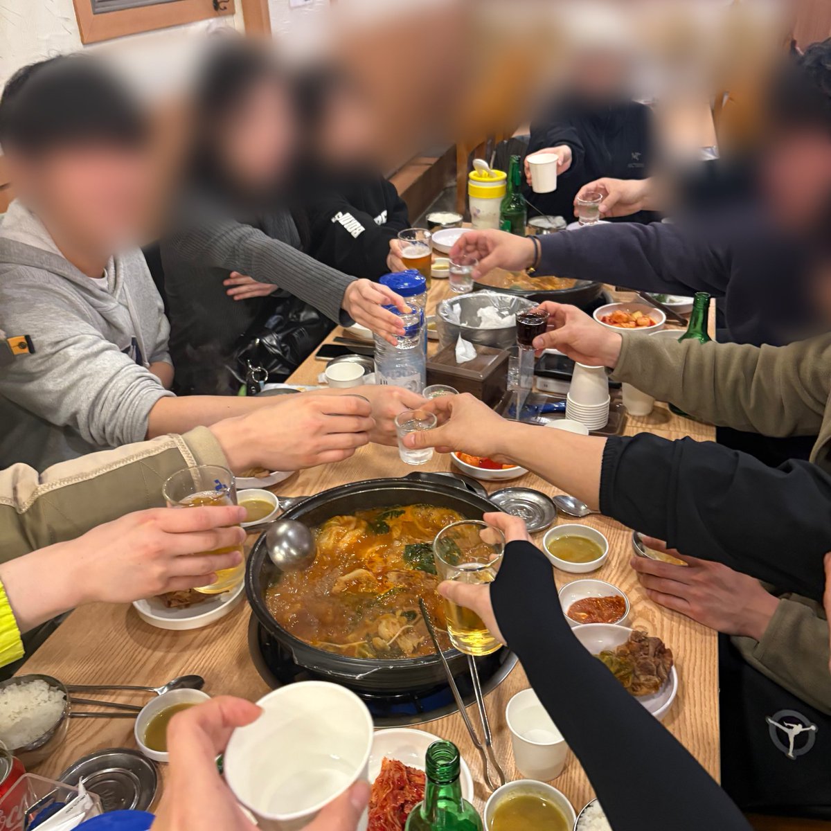 doumptstudio's tweet photo. 단체운동 끝 회식시작👍 https://t.co/vhGIlGLPPU