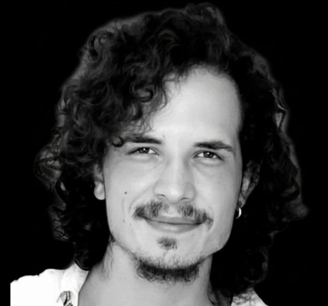 %100 kusur tespit edilmişken bu dosyada hala tereddüt varsa, sorun kazada değil sistemdedir.
Bir insanın hayatı “kaza” denilerek kapatılamaz.
Öngörülebilir bir riskle yapılan ani manevra, masum bir hata değildir. CİNAYETTİR! 
Adalet gecikirse güven sarsılır.
Biz susmayacağız.