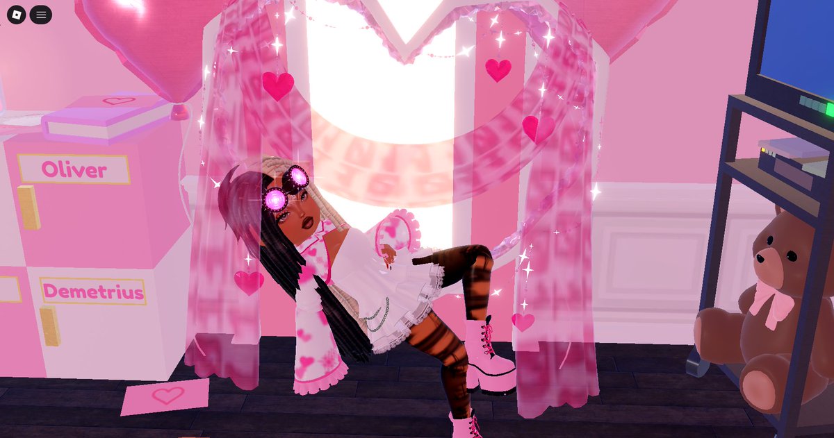 ✨⚙️ My tech fairy friends.....I have a gift for you coming soon!!!!!⚙️✨

#royalehigh