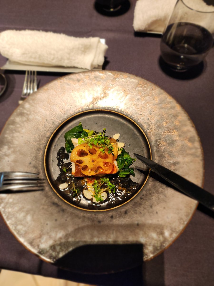 asukan98's tweet photo. 東京のとあるホテルのディナー🌃🍴コース美味しかったけど満腹にはならない（笑） https://t.co/j6ux4FtDsc
