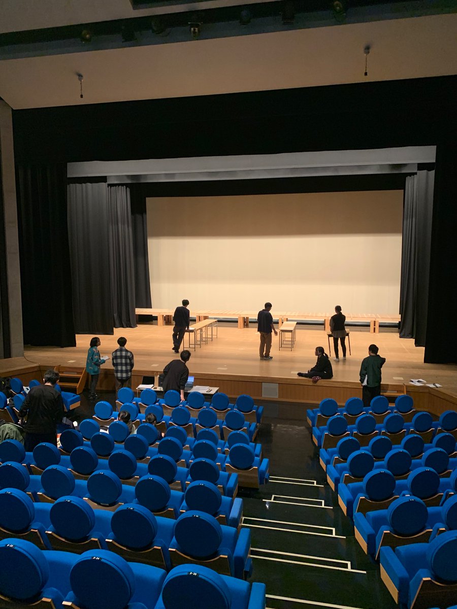 yappeshi_'s tweet photo. 公演舞台となる中ホールで初の通し稽古を終えました！残りの二週間でまだまだ磨き上げられそうです！
＃北上市　＃北上市民劇場 https://t.co/filkHlgrZE